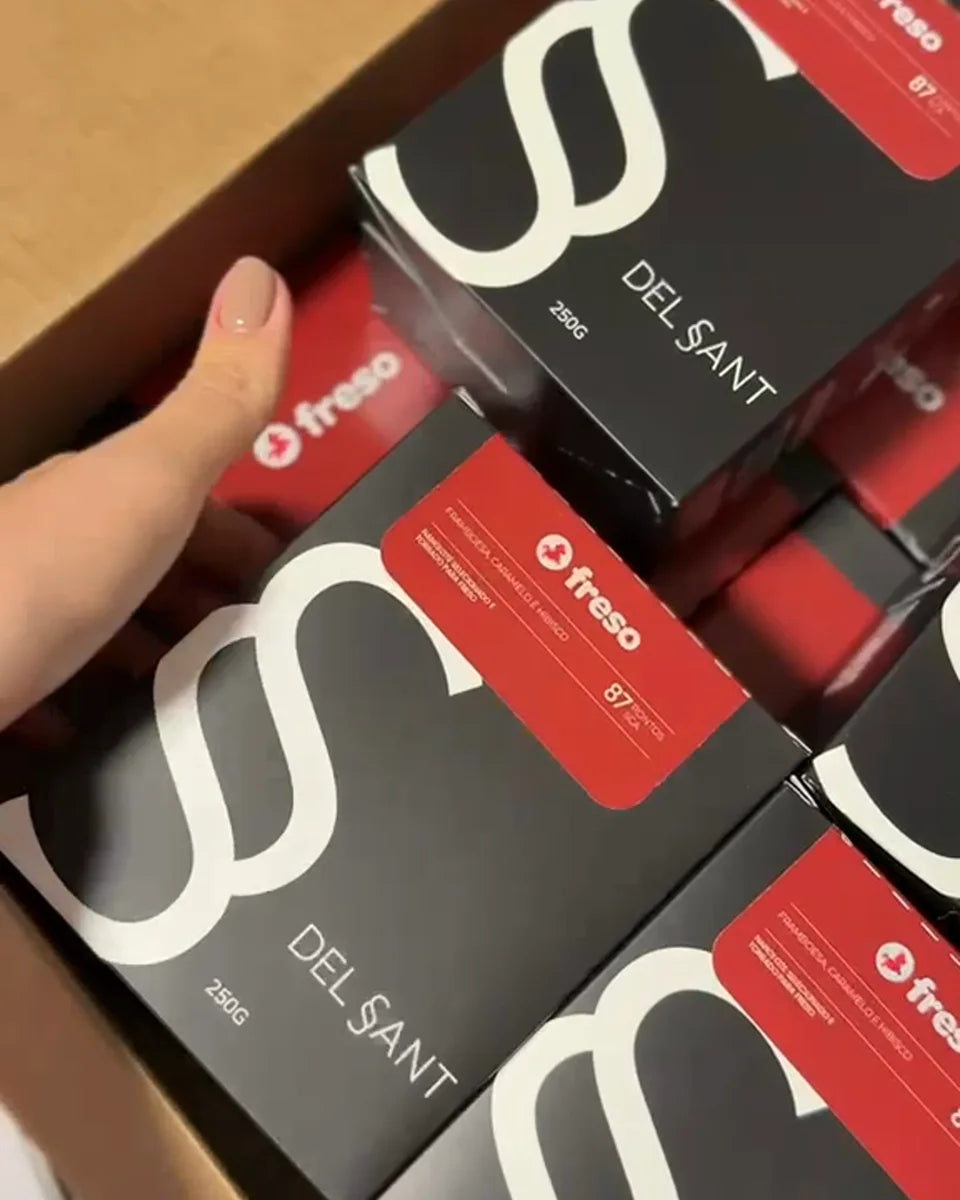 Caixas de café de 250 g da Del Sant com etiqueta personalizada da Freso